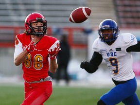 The U of C Dinos Hunter Karl catches a touchdown late in the second half of the Hardy Cup on Saturday November 11, 2017. The Dinos won over the UBC Thunderbirds after Niko Difonte kicked a game-winning 59-Yard goal in the closing seconds to win the game 44-43.