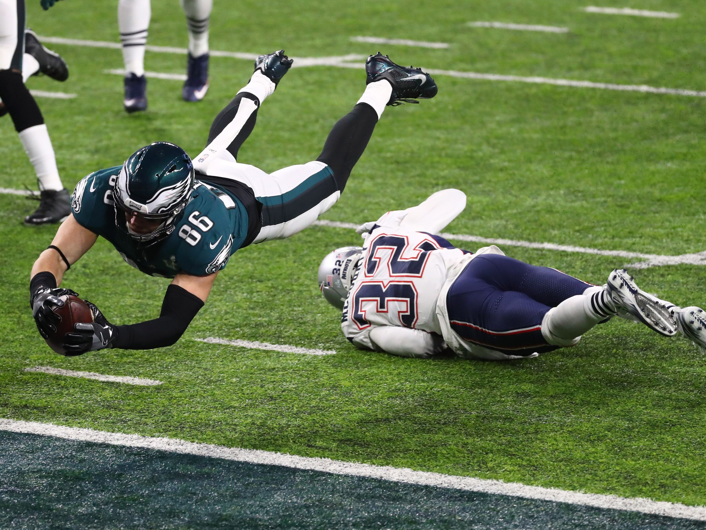 Philadelphia Eagles defeat the Patriots 41-33 to win Super Bowl LII