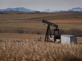 The gap between Canadian and American oil prices is expected to narrow this year, a new report says.