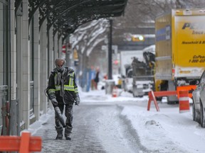 Calgary businesses and residents are required to remove snow from sidewalks in a timely fashion, and the city should do so too, writes Naomi Lakritz.