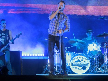 Country star Dierks Bentley performs at the 3rd annual Country Thunder music festival held at Prairie Winds Park in northeast Calgary Friday, August 17, 2018. Dean Pilling/Postmedia