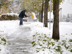 Environment Canada is calling for clear skies in Calgary on Thursday and slightly colder temperatures than we've seen over the last few days. Digging out after a massive snow storm in Calgary on Tuesday, Oct. 2, 2018.