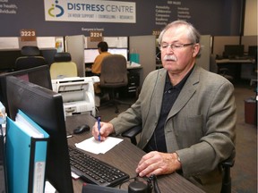 Volunteer Ray Graham at a call desk in the Calgary Distress Centre, Nov. 20, 2018.Jim Wells/Postmedia