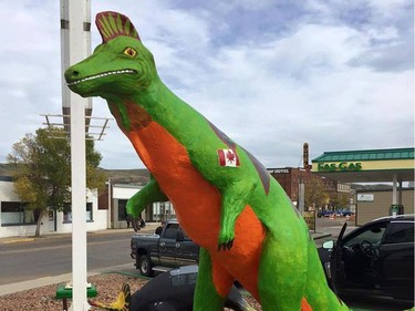 A dinosuar statue in front of the FasGas in Drumheller, Alta. (Provided / DinoArts Association)