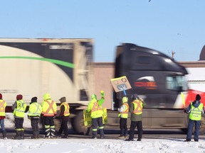Supporters stand along Highway 1 in Strathmore, AB, 45 km east of Calgary on Thursday, February 14, 2019 as the United We Roll convoy for Canada is eastbound to Ottawa. Jim Wells/Postmedia