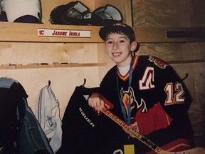Sammy Hudes, wearing his Jarome Iginla jersey, visits #12's stall in the Flames dressing room during a tour of the Saddledome in 2003.