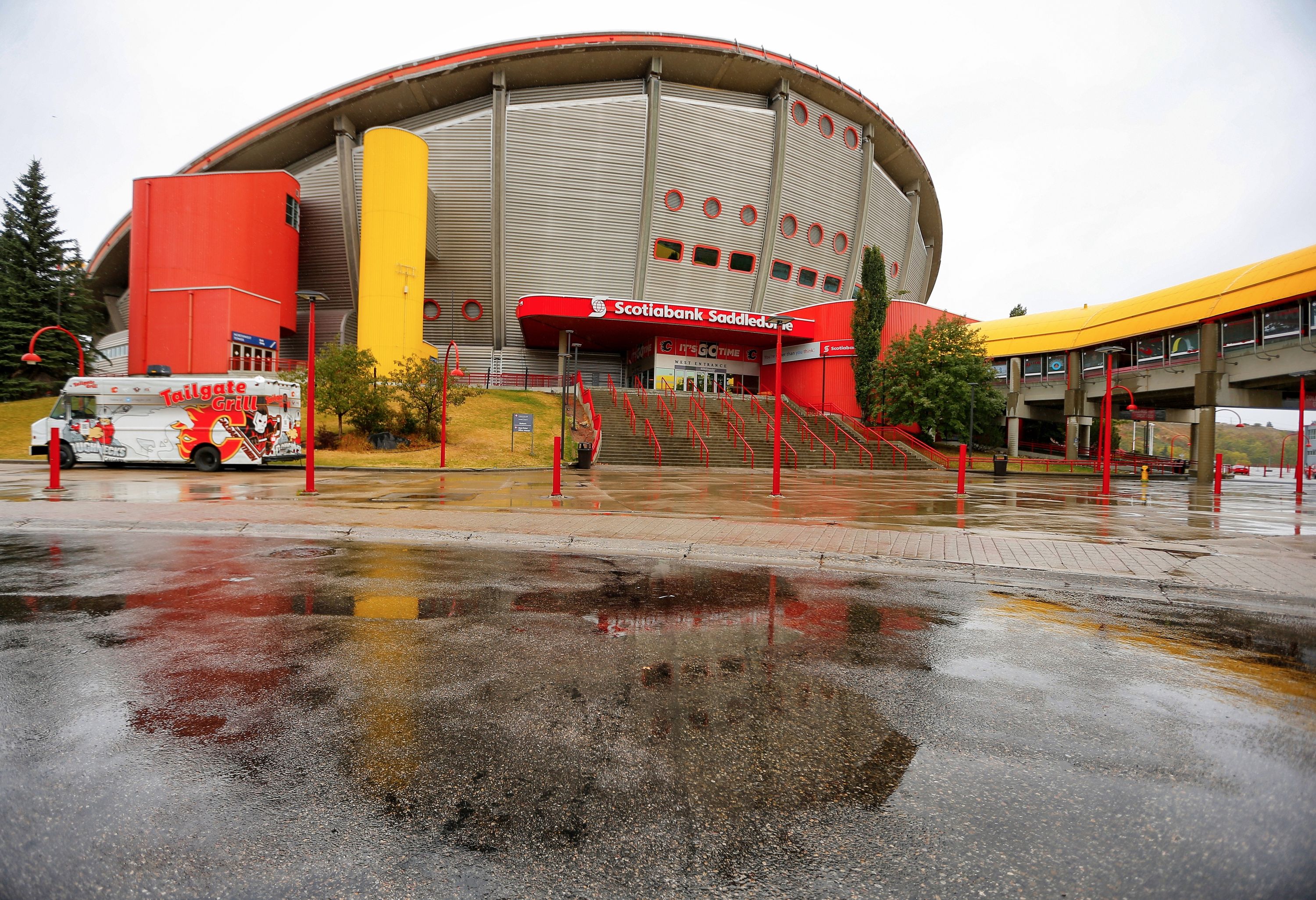 Calgary Saddledome flood: Flames say arena will be ready for NHL season 