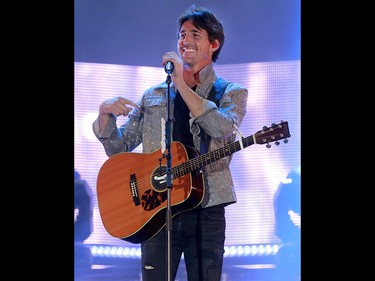 Country star Jake Owen performs on the second day of the Country Thunder music festival, held at Prairie Winds Park in Calgary Saturday, August 17, 2019. Dean Pilling/Postmedia