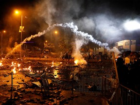 Protesters clash with police outside Hong Kong Polytechnic University (PolyU) in Hong Kong, China November 17, 2019. REUTERS/Adnan Abidi ORG XMIT: GDN1051