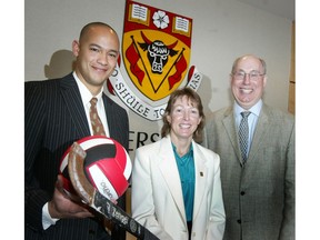 Calgary-060403-Left to right University of Calgary athletic hall of fame inductees Volleyball player Randy Gingera,Field Hockey player Michelle Conn and the Dean of Facullty of Kinesiology Dr Roger Jackson pose for a picture at the University of Calgary,during the University of Calgary athletic hall of fame inductions........Dean Bicknell / Calgary Herald