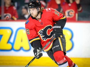 Calgary Flames Elias Lindholm