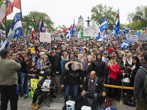 CP-Web.  Demonstrators protest against measures to stop the transmission of COVID-19 at the National Assembly in Quebec City, Tuesday, Sept. 15, 2020.