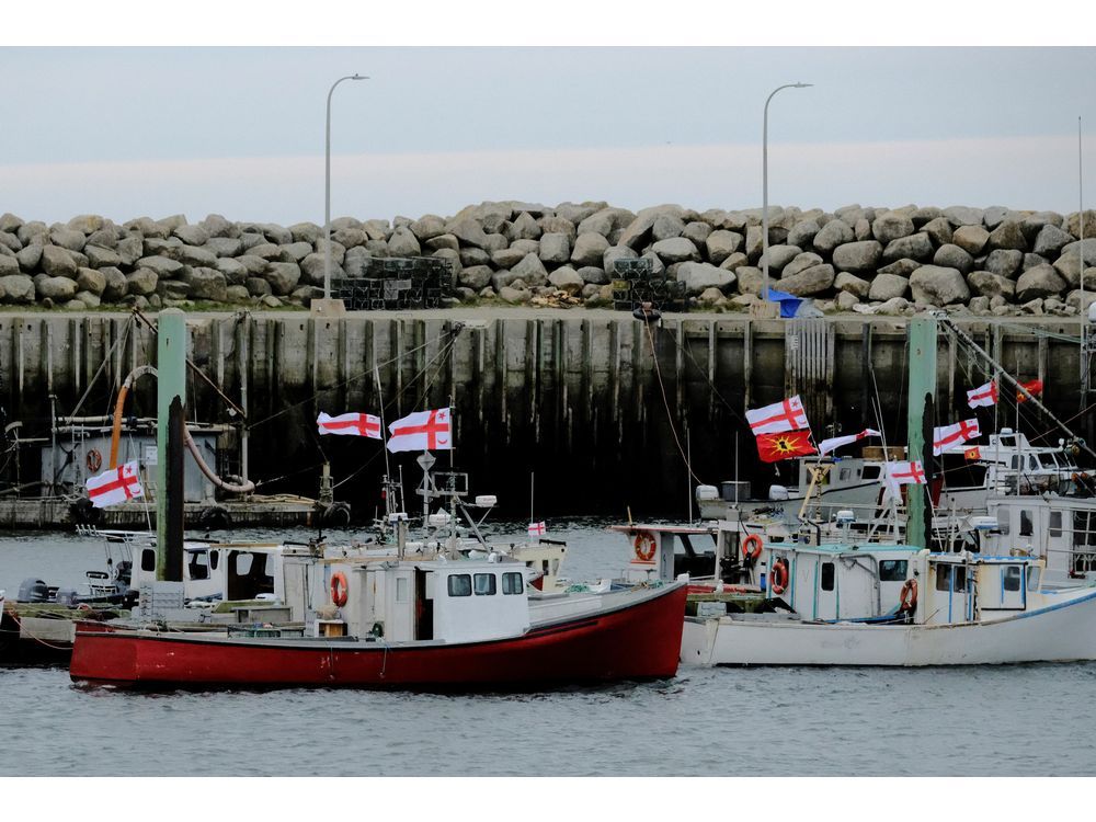  Replica New England Lobster Boat Model ~ Nautical Decor : Home  & Kitchen