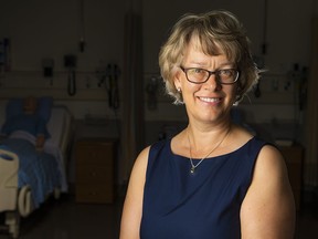 Shannon MacDonald, profesor asistent la Facultatea de Nursing de la Universitatea din Alberta.