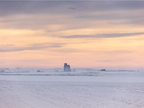 The grain elevator at Hussar, Ab., and chinook cloud on Tuesday, November 24, 2020.