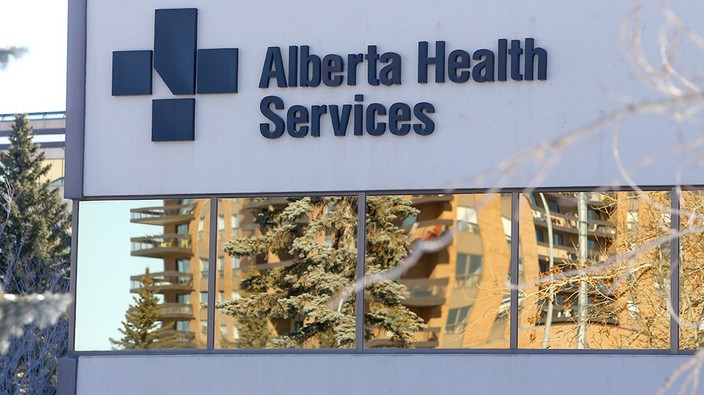 Four Alberta doctors sue AHS for mandatory vaccination policy