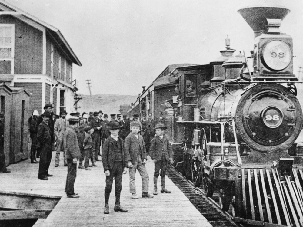 A CPR passenger train, pulled by engine 98, at Calgary Station in 1889.
Calgary Herald archives.