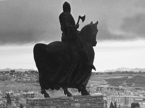 This 1978 photo shows the Robert the Bruce statue, with the Rockies in the background. Calgary Herald archives.