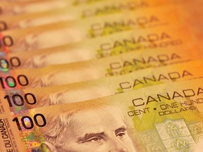 Canadian 100 Dollar Bills