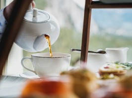 091721-RundleLounge_AfternoonTea_credit_Fairmont_Banff_Springs_87627098-W