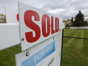 housing-sales-canada-1115