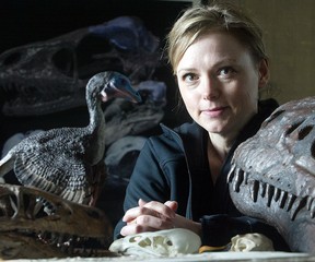 Foto de archivo de Darla Zelenitsky en el edificio de Ciencias de la Tierra de la Universidad de Calgary en 2011.