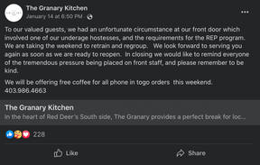 Ein Screenshot einer Erklärung von Facebook von The Granary Kitchen bezüglich eines Mitarbeiters, der am Freitag, den 14. Januar 2022 Bilder von Hunden anstelle von QR-Codes akzeptiert. Facebook/@GranaryKitchn