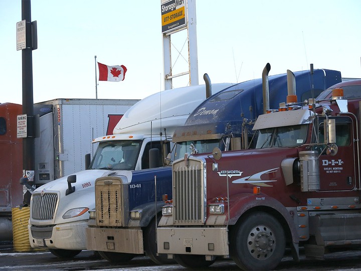  Transport trucks parked at the Roadking Travel Centre in Calgary as vaccine mandates at the U.S. border could worsen supply chains. Photo taken on Tuesday, January 11, 2022.