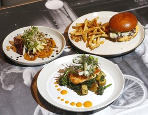 Chorney-Sales space: The Darkish Arts mescola arte e cibo con la sua seconda location pop-up 3 I piatti cambiano ogni giorno a seconda dello chef, ma possono includere salmone, hamburger e persino appie di barbabietola al Dark Arts. Darren Makowichuk/Postmedia