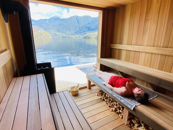  A huge floor-to-ceiling window offers scenic views of Clayoquot Sounds when you are inside the floating sauna.