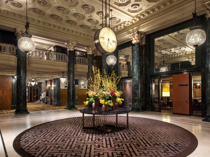  The Westin St. Francis is infused with old-world elegance. Soak up the atmosphere inside Clock Bar, to the right of the grand timepiece.