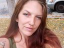 Angela McKenzie ist auf einem Familienfoto von Facebook zu sehen.  Freunde der Familie bestätigten, dass McKenzie, 40, die Frau war, die am 10. Mai 2022 bei einem tödlichen Autounfall und einem Schusswechsel im Südosten von Calgary getötet wurde.
