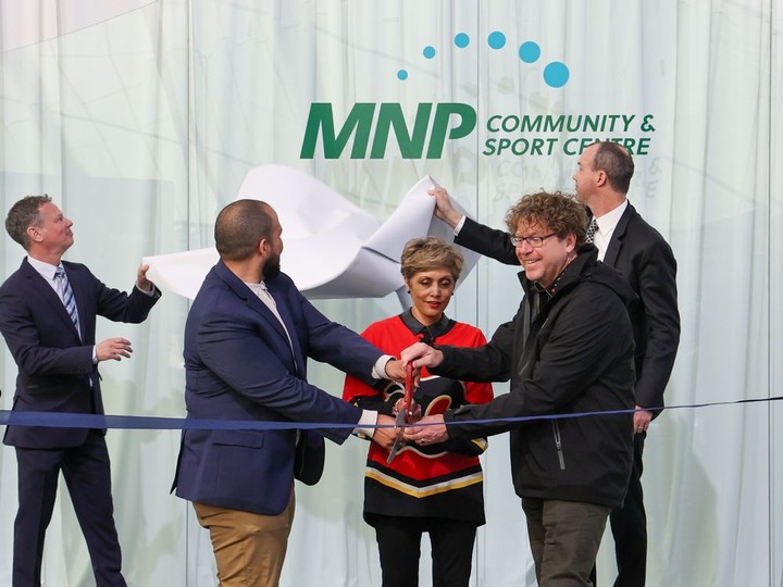  MNP was announced as the new naming sponsor for the Lindsay Park sports centre on Wednesday, May 18, 2022. Mayor Jyoti Gondek and councillors Courtney Walcott and Gian-Carlo Carra helped cut a ribbon at the event. MNP is one of Canada’s largest accounting firms and has its headquarters in Calgary and will be sponsoring the centre for 10 years.