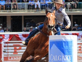 Barrel-racer Justine Elliott, from Lacombe, punched her ticket to Showdown Sunday with a second-place finish on Wildcard Saturday at the Calgary Stampede rodeo.