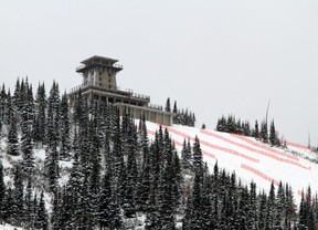 La torre de esquí en una cresta en Fortress Mountain fue parte del escenario de Origen, protagonizada por Leonardo DiCaprio. Como miembro del personal de utilería, Goodine tuvo que apresurarse a llegar a la cima de la montaña cuando la estrella tuvo un problema con sus esquís y sus botas.