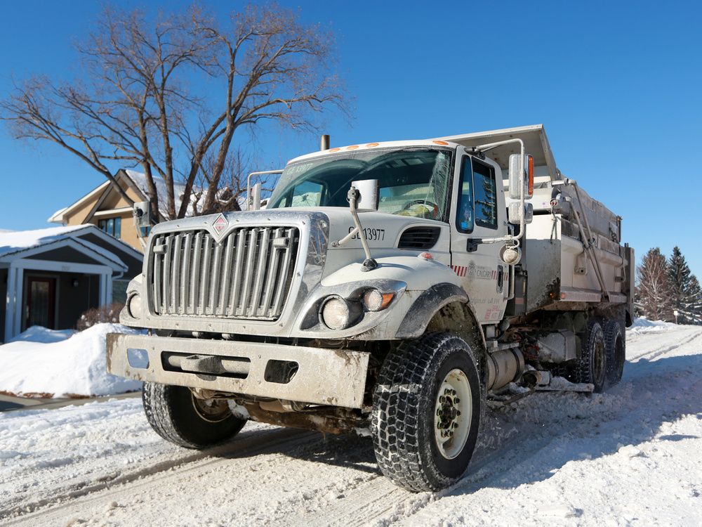 Calgary promises faster snow clearing on priority routes this winter