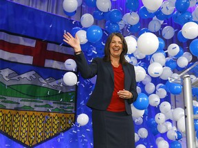 Die United Conservative Party gab bekannt, dass Danielle Smith am Donnerstag, dem 6. Oktober 2022, gewählt wurde, um Jason Kenney als Vorsitzende des BMO Center in Calgary zu ersetzen.
