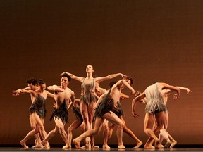 Skyward by Alysa Pires, featuring Alberta Ballet artists. Image by Eluvier Acosta