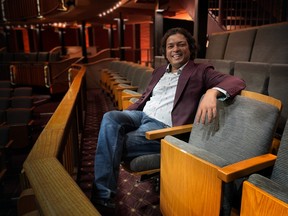 Rohit Chokani, directeur artistique et directeur exécutif d'Alberta Theatre Projects, a grandi en Inde en regardant The Jungle Book sur TVV et est finalement monté sur scène.  Photo de Jennifer Mirio