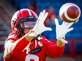 Jonathan Moxey has been re-signed by the Calgary Stampeders.