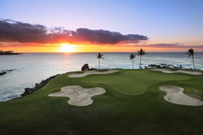 Iconic Hole No.15 at the Francis H. I’i Brown South Course. Courtesy, Mauna Lani, Auberge Resorts