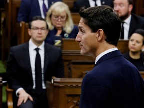 FILE PHOTO: Canada's Prime Minister Justin Trudeau, watched by Conservative Party of Canada leader Pierre Poilievre, delivers remarks in the House of Commons on Parliament Hill in Ottawa, Ontario, Canada on September 15, 2022. REUTERS/Blair Gable/File Photo