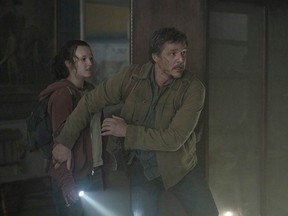 Pedro Pascal and Bella Ramsey in The Last of Us (2023). HBO.