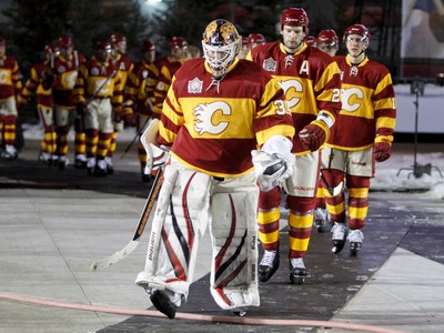 Flames burn Canadiens in frigid outdoor hockey game
