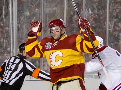 JAROME IGINLA Signed 2011 NHL HERITAGE CLASSIC Calgary Flames 8 X