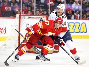 Connor Zary, Gustav Forsling