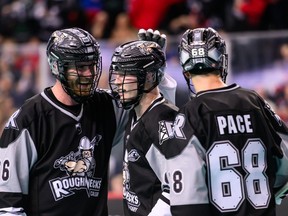 Calgary Roughnecks ले नयाँ अनुहारहरूको सहयोगमा NLL वर्षको पहिलो जित प्राप्त गर्यो Calgary Roughnecks ले नयाँ अनुहारहरूको सहयोगमा NLL वर्षको पहिलो जित प्राप्त गर्यो