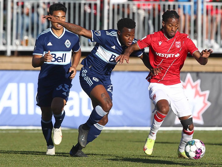  Cavalry Ali Musse (R) and Vancouver Javain Brown during Canadian Championship quarter-final soccer action between Cavalry FC and Vancouver Whitecaps at ATCO Field at Spruce Meadows in Calgary on Wednesday, May 25, 2022.