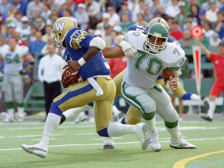  Vince Goldsmith is pictured with the Saskatchewan Roughriders during a game against the Winnipeg Blue Bombers in 1989.
