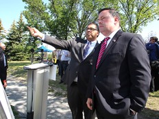 Naheed Nenshi and Jason Kenney in 2015